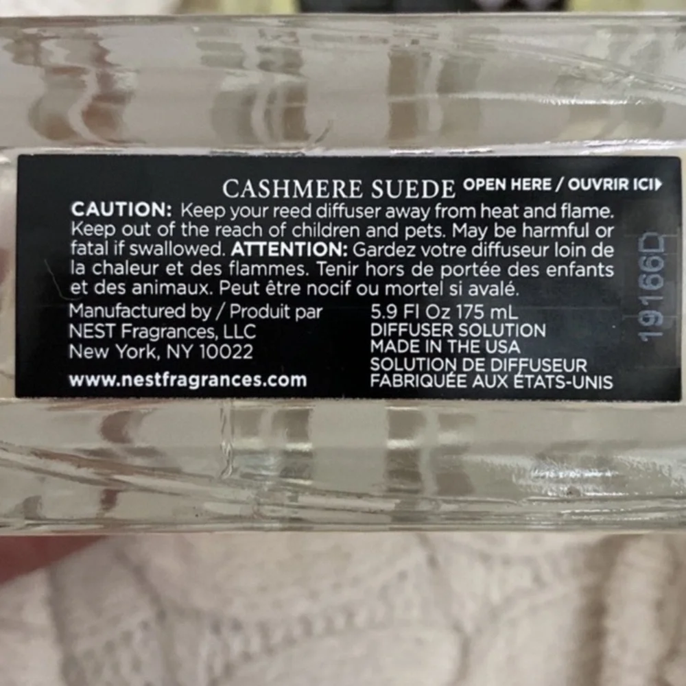 NEST Fragrances CASHMERE SUEDE REED DIFFUSER 5.9 fl oz New Sealed No Box